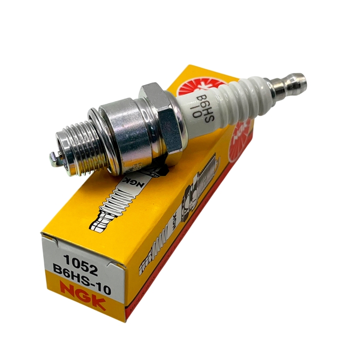 Свеча зажигания B6HS-10 (1052)